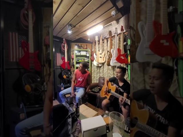 Jamming with Aljur Abrenica at Elegee Shop