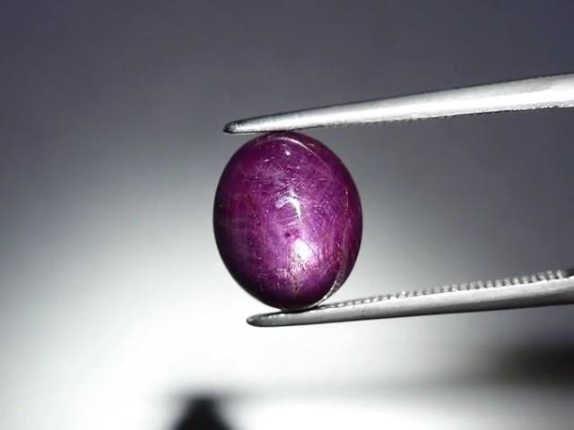 Rubis légèrement étoilé en cabochon ovale de 5.28Cts