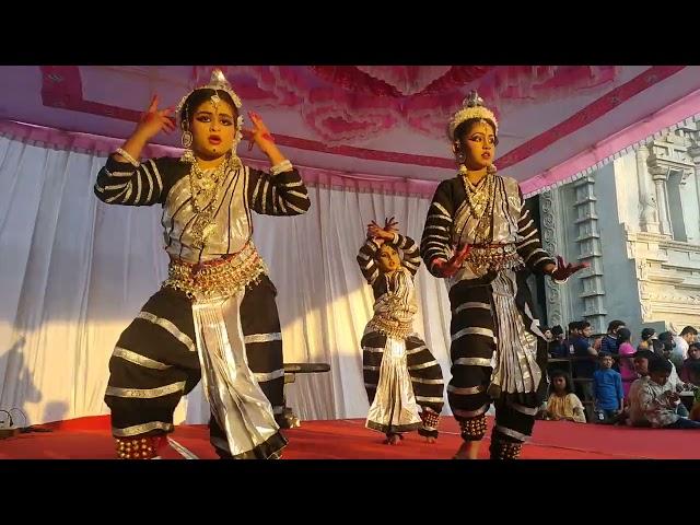 Naagar mudi melirukum naaga pambe.pratheeksha p rao perform ed.choreography by  Anitha Raaga sudha.