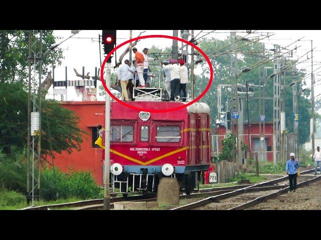 Accident Happens !! High Voltage Shock Electrocution || Many Peoples on the Roof of Train !!