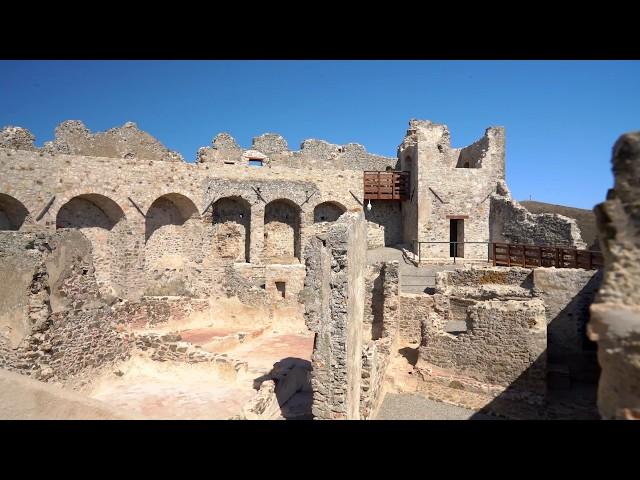 Una vista sull'Arcipelago Toscano dalla  Fortezza  del Volterraio all'Isola d'Elba