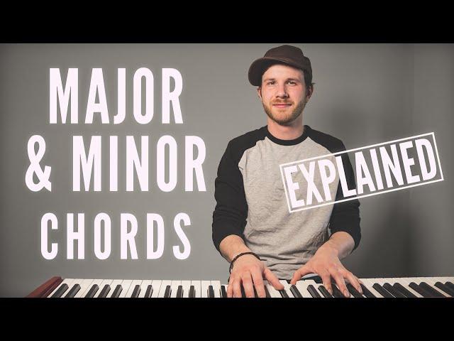 How to build major and minor chords // Piano music theory for beginners