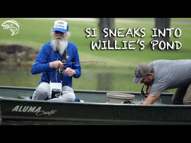 Uncle Si sneaks over to Willies Private Pond for a fish fry at Stones