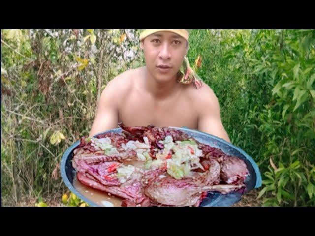 #primitive TV # Eating delicious# Wow the Man cooking duck and eating in Forest.