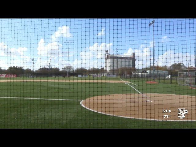 Gents return to Crowley