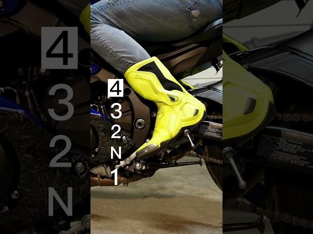 How gearing on a motorcycle works 1 down 5 up. #motorcycles #yamaha #bikelife #r6 #howtoride