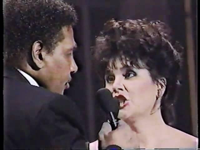 Linda Ronstadt & Aaron Neville   Don't Know Much live 1990