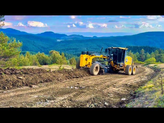 John Deere 670 GP Grader Discovers New Paths at the Top of the Mountains #deere #grader