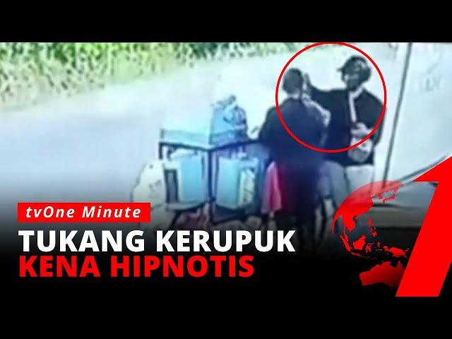 TEGA! Tukang Kerupuk Ini Dihipnotis Lalu Diambil Seluruh Barang Berharganya! | tvOne Minute