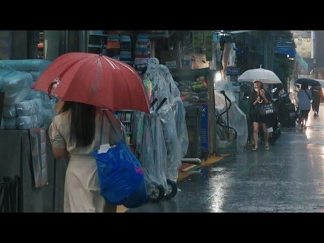[4K Rain Walk] A charming back alley in Seoul, walking in the rain makes it even more romantic. ASMR
