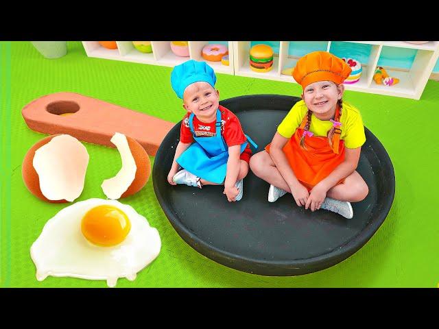 Oliver Learns Cooking Breakfast | Playing Cafe