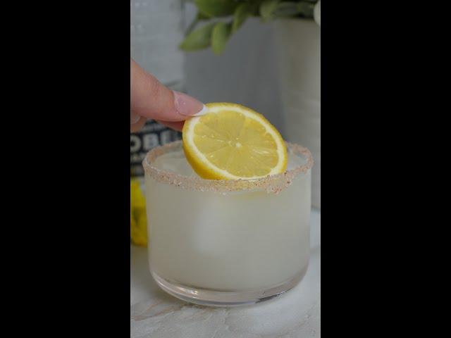 When life gives you lemons… make a Lemon Margarita! 