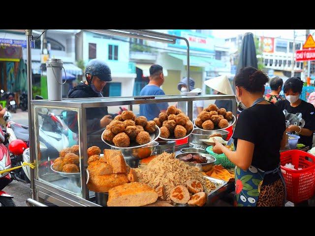 Line up before opening! 50 years of perfecting The BEST Grilled Broken Rice in Saigon