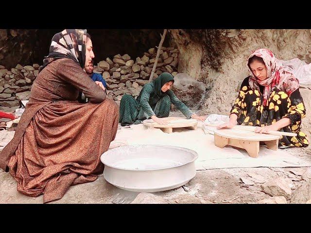 Nomadic bread baking by the mother and her pregnant daughter-in-law in the mountain cave#dodra