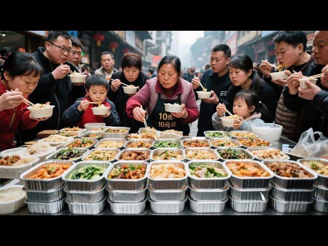 重庆大姐卖10元凉菜盒饭，100斤米饭一天用掉3锅，顾客排队抢着吃场面吓人【探味小幺】