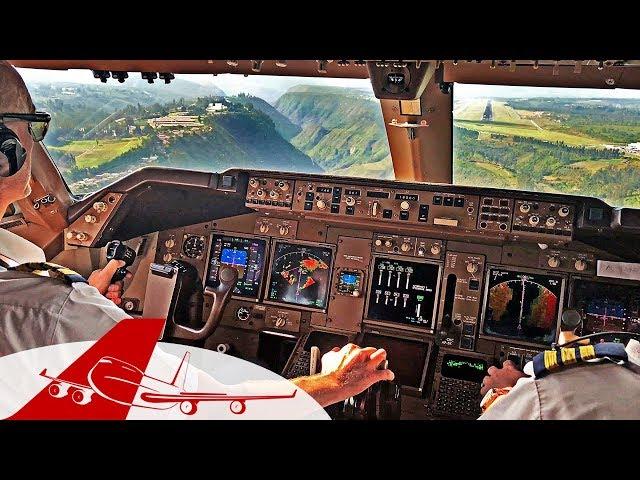 CHALLENGING LANDING QUITO - BOEING 747 COCKPIT VIEW | 4K