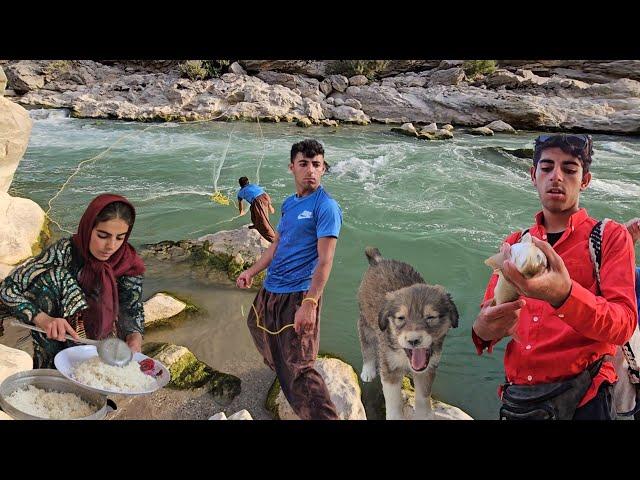Incredible Fishing Flood in the River + Shocking Return to the Nomadic Home! 