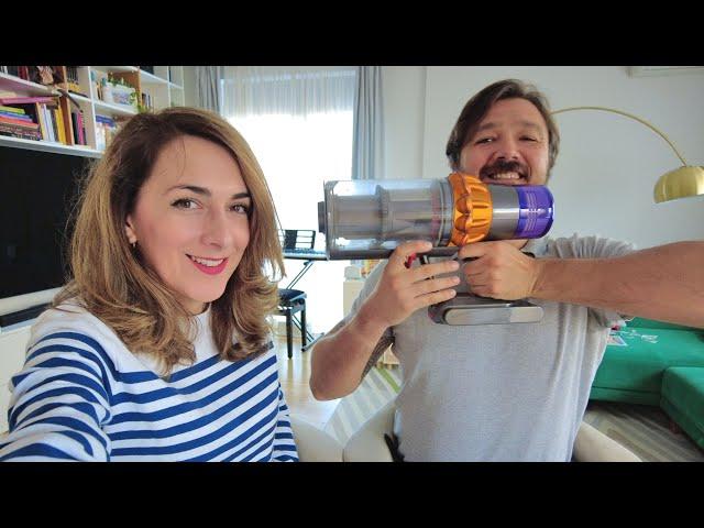 Celebrul aspirator Dyson V15 - îşi merită banii? Review, plusuri, minusuri