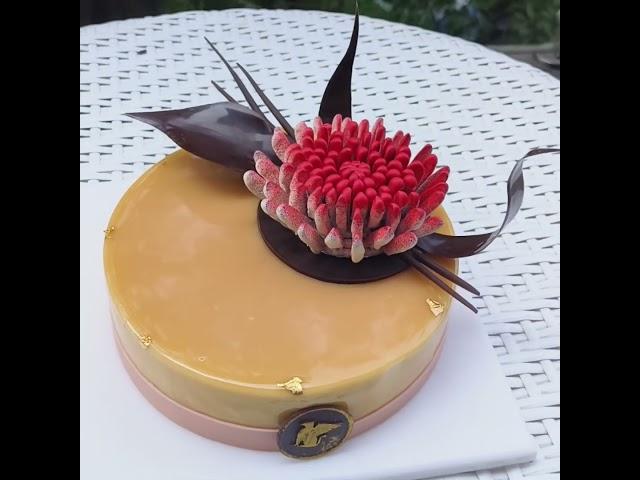 CARAMEL CAKE  WITH 100%CHOCOLATE topper #chocolatesculpture #chocolatecaketopper #cakedecorating