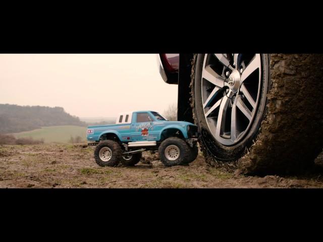 Hilux Little and Large: Mud