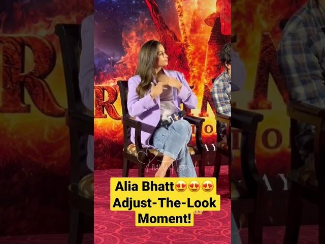 #AliaBhatt Adjust-The-Look Moment #Brahmastra #PressConference #NewDelhi #Preeti Hoon #Interviewwali