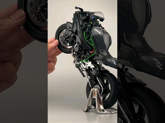 Model of Kawasaki Ninja H2R The most popular large displacement motorcycle model #diecast #modelmoto