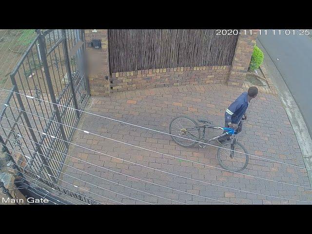 Crime in Johannesburg South Africa - breaking and entering to steal bicycle - less than 2 mins