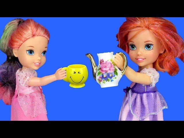 TEA PARTY ! Elsa and Anna toddlers visit Barbie & Chelsea - playdate