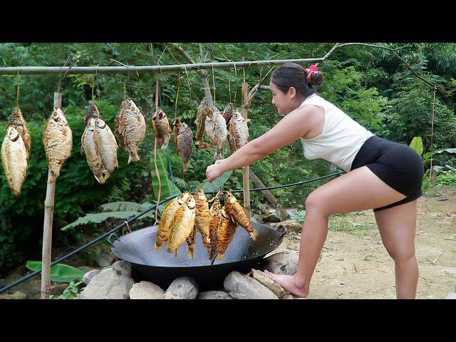 Harvesting carp, tilapia - put in hot oil, deep fry, smoke and dry. Đặng Thủy