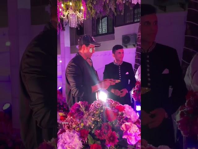 Diwali Aarti By Hrithik Roshan at Anand pandit's Diwali Bash | Bollywood Stars ||