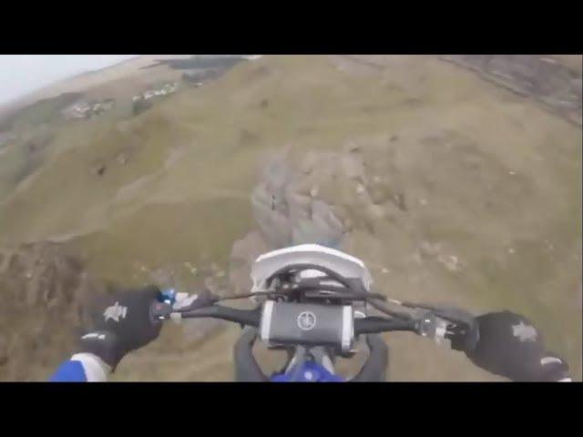Motociclista grava a própria queda de penhasco