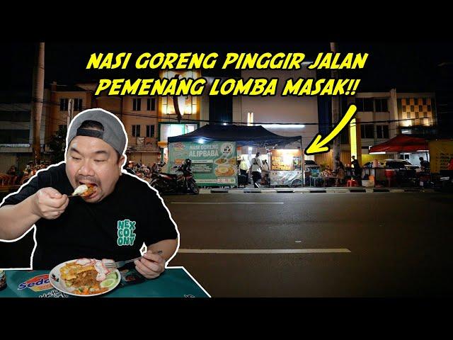 ⁠JUAL NASI GORENG GEROBAKAN PINGGIR JALAN TAPI BISA MENANG LOMBA MASAK!!