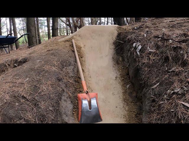 BUILDING MTB DIRT JUMPS DURING LOCKDOWN - JUMP BUILDING TIMELAPSE