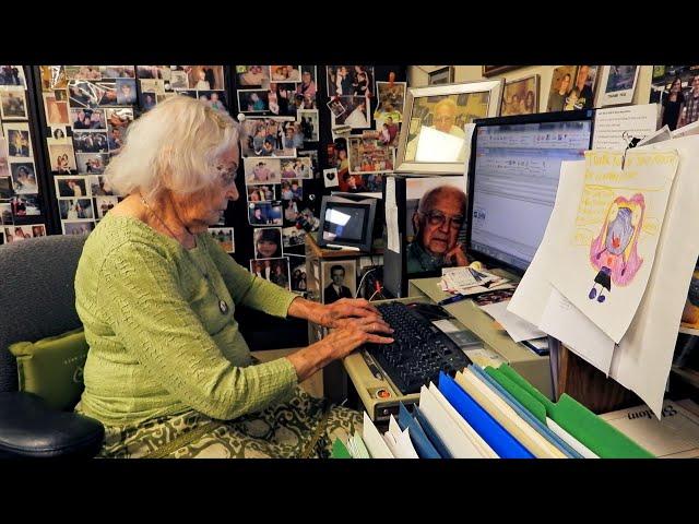 96 Year Old Newspaper Editor (Texas Country Reporter)