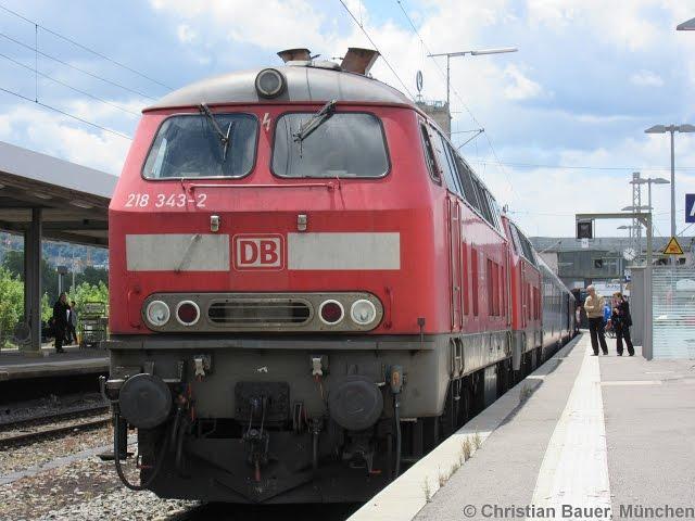 218 343 und 218 494: Rangieren, Motorstarts und Ausfahrt mit IC 119