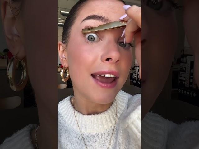 Mascara Comb + Lash Applicator in one!