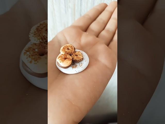 Сделала поньчики в шоколаде с сахарной пудрой #лепка #лайфхак #даниэлька #полимернаяглина #пластилин