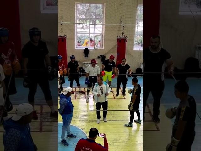 Tulkin Kilichev teaching boxing tricks for Uzbekistan National team