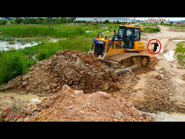 Wow Technical​ Trimming Land In Water And Clearing Water For Foundation Build With SHAMTUIDozer Push