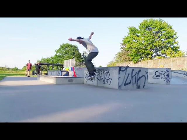 Boardshop Freiburg Teamfahrer Ralf Weber rockt das Haus...