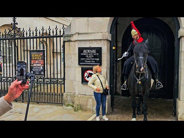 GET OUT OF THE BOX! GUARD'S SWORD GESTURE LEAVES TOURIST SPEECHLESS at Horse Guards!