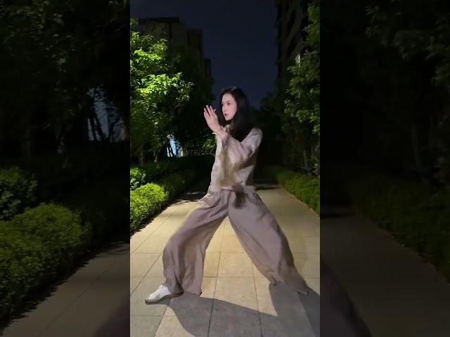 身似游龙，意如止水 #太极拳 #中华武术博大精深 #爱太极