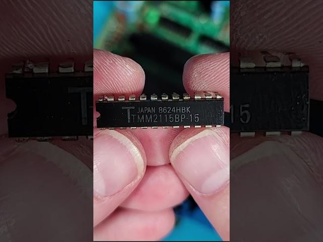 This Old Nintendo Has A Strange Problem #SHORTS Famicom VRAM Replacement