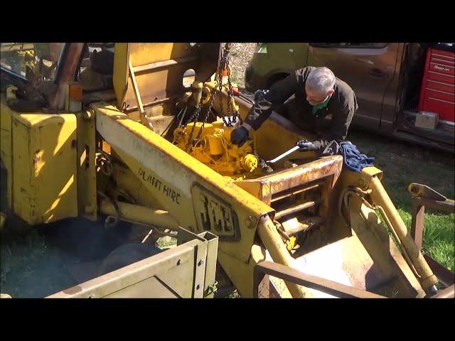 FITTING THE ENGINE IN THE JCB