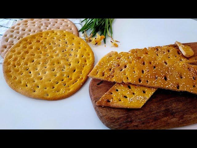 Iranian traditional crispy flat breadنان قاق مشهدی، نان شیرین سنتی بدون خمیر مایه با مواد کم