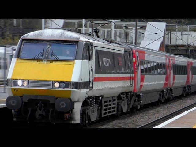 Legend LNER Driver & GN Driver - 91119 & 717007 At Hadley Wood - Wednesday 9th December 2020