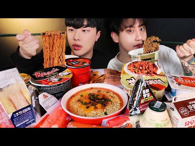 SUB)Korean convenience store mukbang with friend! Fire Noodles, Cup Noodles, Gimbap, Tteokbokki 