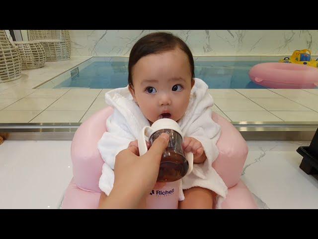 Korean baby's first swimming pool! Pool Villa Part.1 (9 months baby)