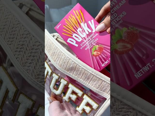 Packing my beach bag  #beachbag #beach #asmr #satisfying #viral #girly #pink #organized #thatgirl