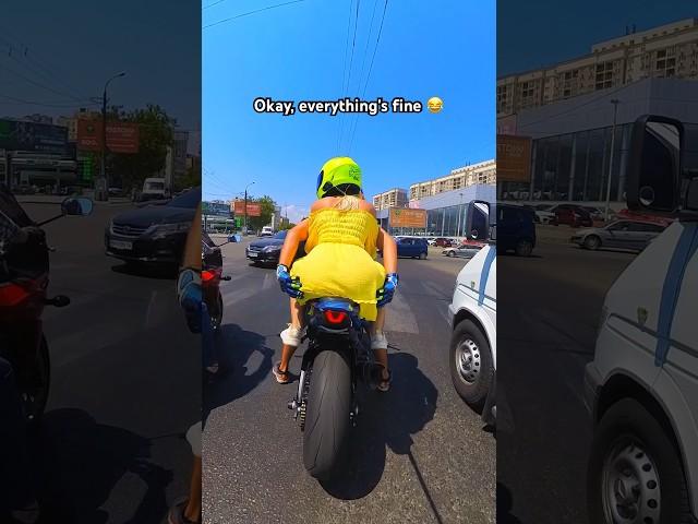 Decided to check how she was SITTING  Meanwhile, the DRIVERS behind us  #bikelife #motoraidoeng